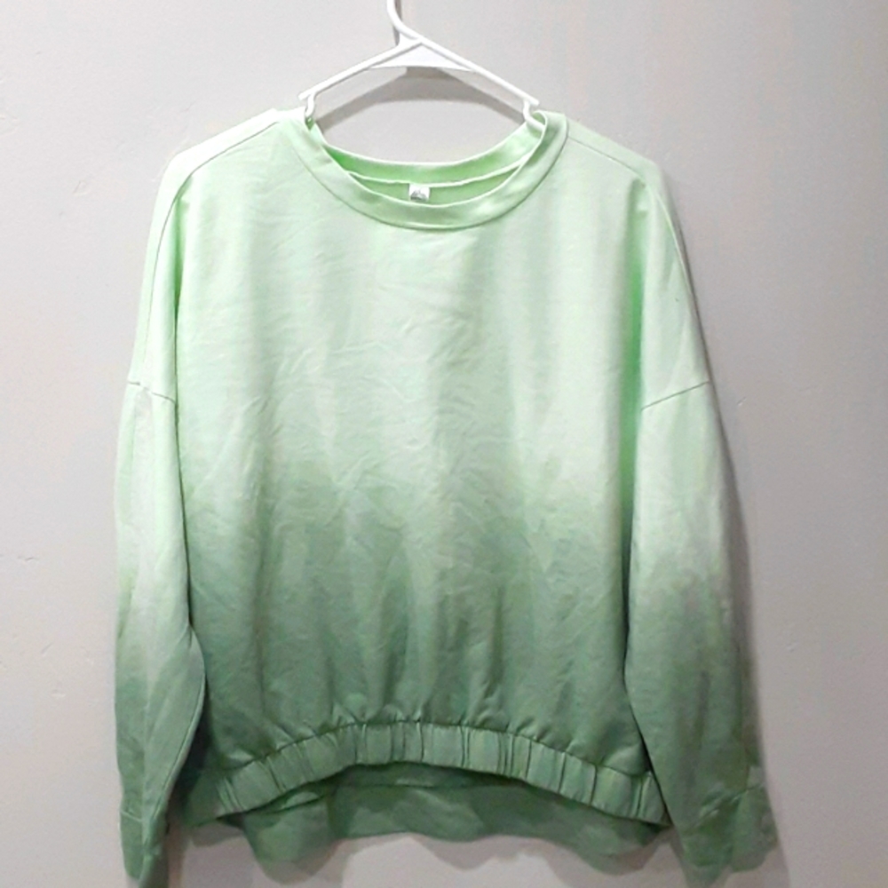 Long sleeve sweater ombre from light green into dark green